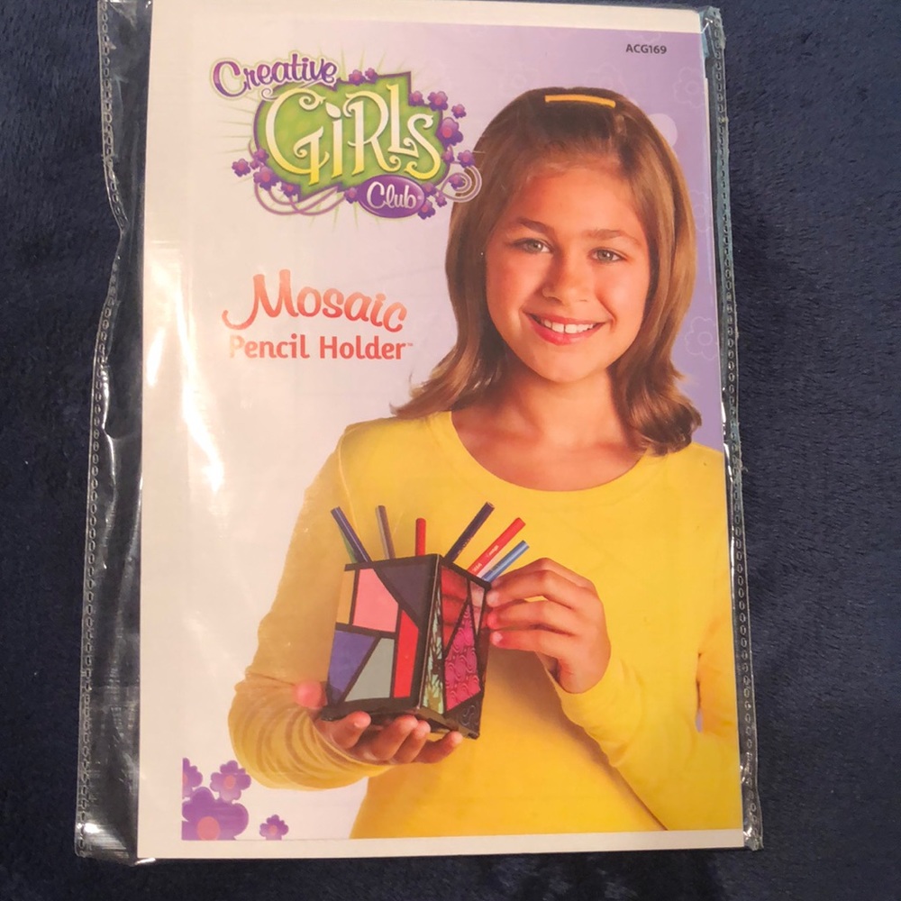 Creative Girls Club - Mosaic pencil holder